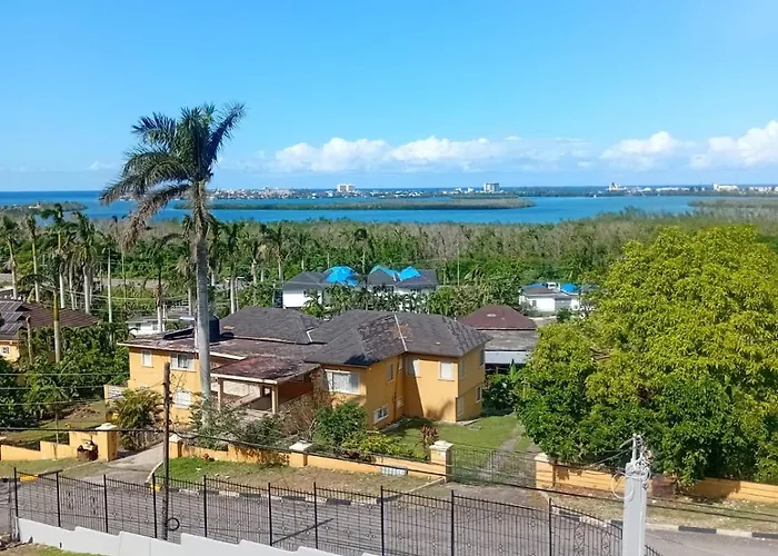 Lagoon View Holiday home *